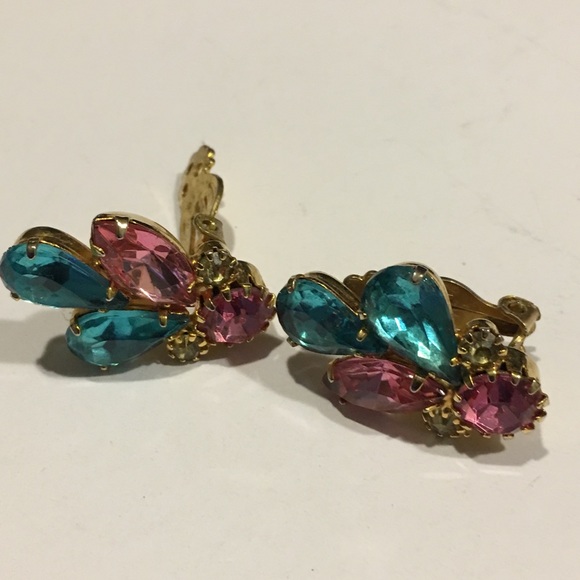 Vintage Rhinestone Gold Tone Earrings - Picture 7 of 8